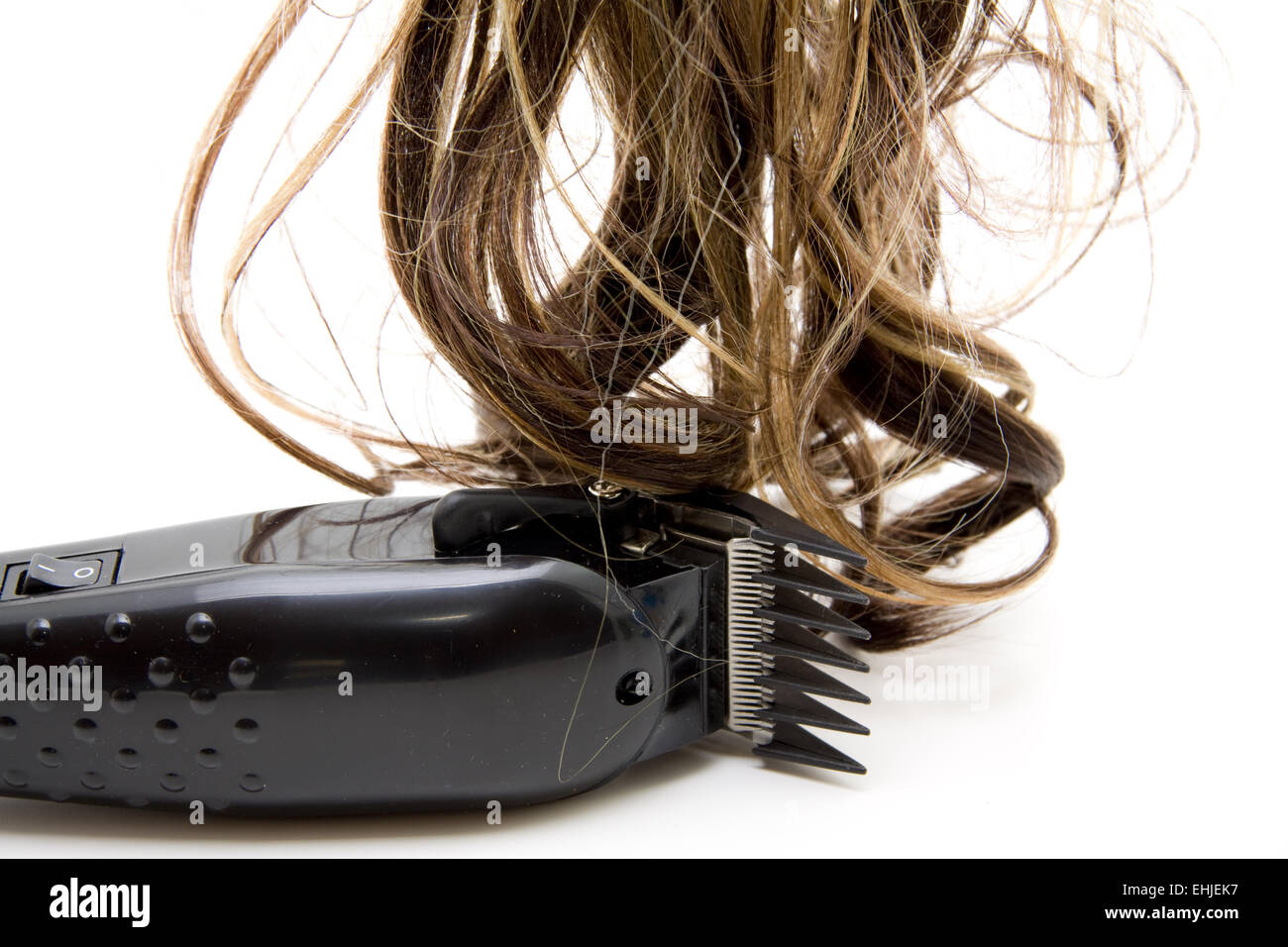 Haarteil mit elektrischen Haarschneider Stockfoto