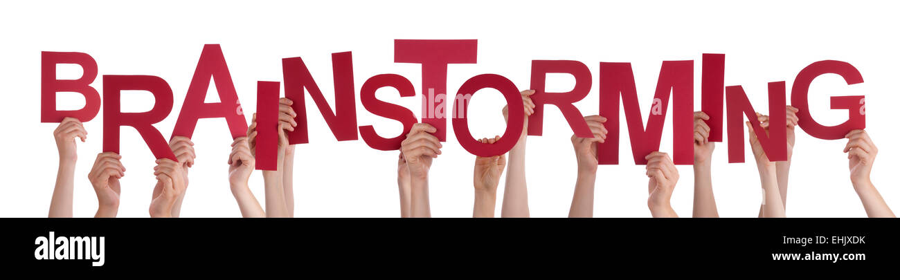 Viele kaukasische Menschen und Händen mit roten Buchstaben oder Zeichen Gebäude isoliert englische Wort Brainstorming auf weißem Rücken Stockfoto
