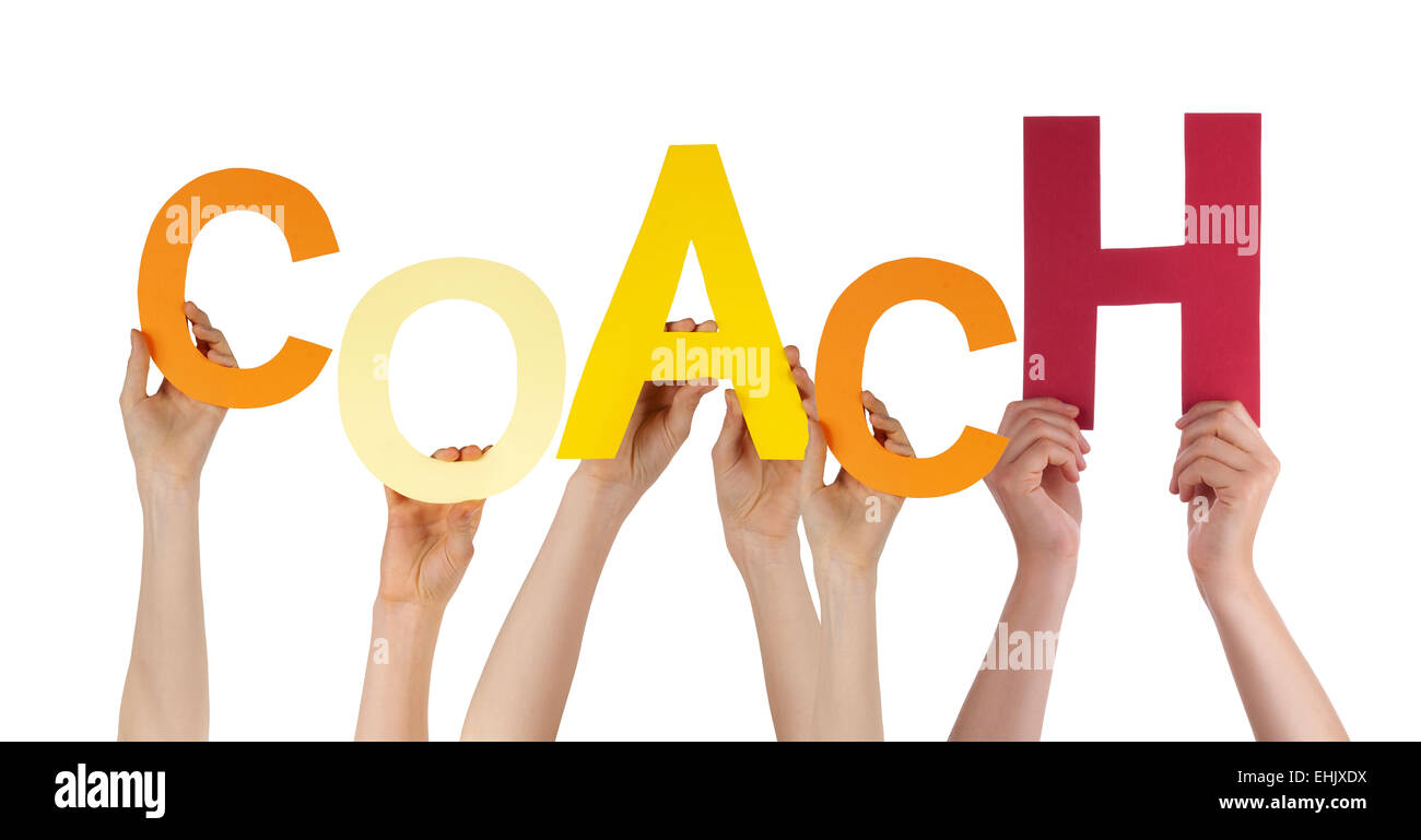 Viele kaukasische Menschen und Händen mit bunten Buchstaben oder Zeichen Gebäude isoliert Englisch Wort Coach auf weißen Hinterg Stockfoto