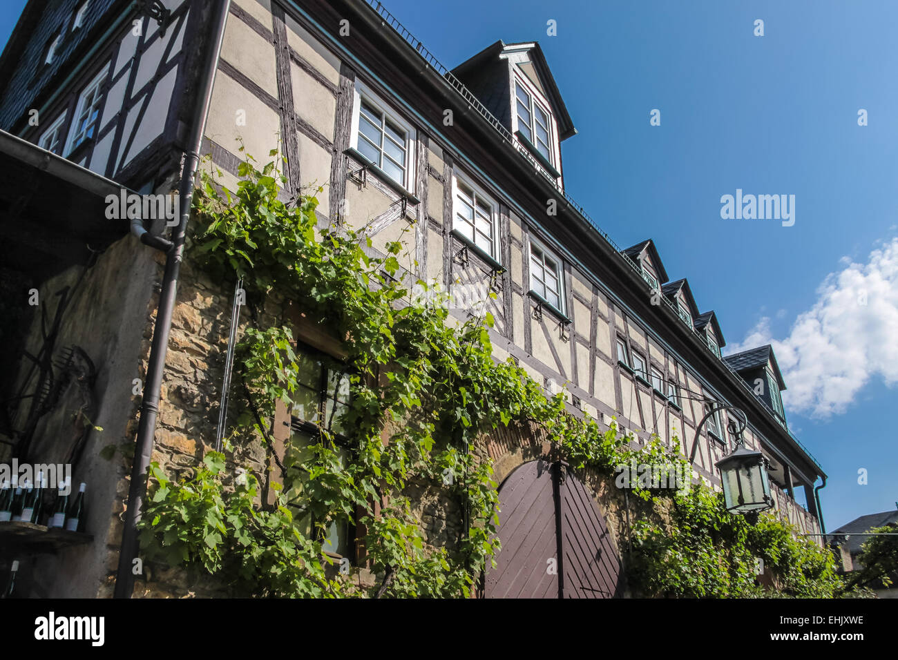 alte Häuser am Weingut in Eltville, Rhein, Deutschland Stockfoto