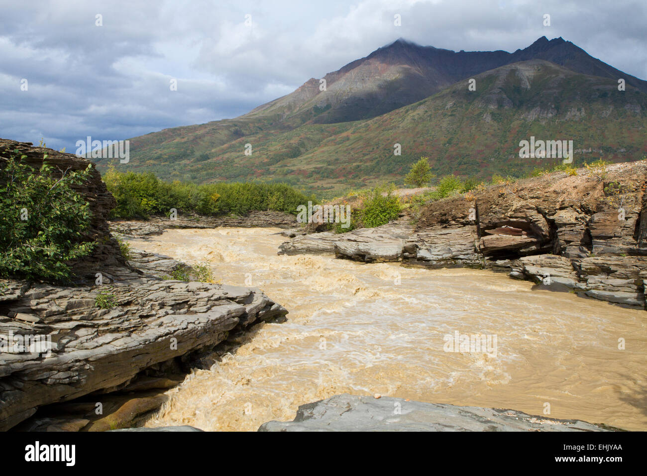 Eines Flusses in das Tal von 10.000 raucht, Katmai Nationalpark, Alaska Stockfoto