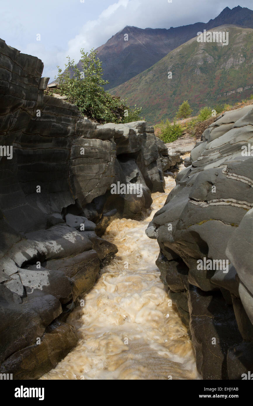 Eines Flusses in das Tal von 10.000 raucht, Katmai Nationalpark, Alaska Stockfoto