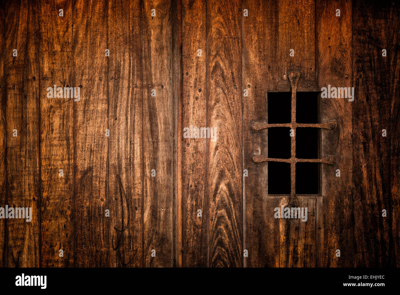 Historischen mittelalterlichen Fenster mit Gitterstäben gesichert Stockfoto