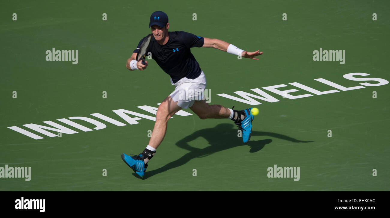 Indian Wells, Vereinigte Staaten. 14. März 2015. Großbritanniens Andy Murray gibt einen Schuss an Kanadas Vasek Pospisil in den Männern Singles zweiten Vorrundenspiel bei der 2015 BNP Paribas Open in Indian Wells Tennis Garden, den Vereinigten Staaten, 14. März 2015 zurück. Murray gewann 2: 0. Bildnachweis: Yang Lei/Xinhua/Alamy Live-Nachrichten Stockfoto