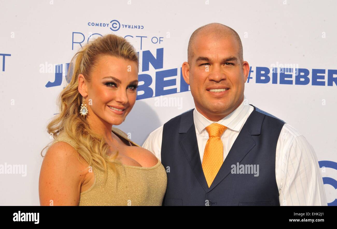 Los Angeles, CA, USA. 14. März 2015. Amber Nichole Miller, Tito Ortiz im Ankunftsbereich für Comedy Central Roast von Justin Bieber, Sony Studios, Los Angeles, CA 14. März 2015. Bildnachweis: Dee Cercone/Everett Collection/Alamy Live-Nachrichten Stockfoto