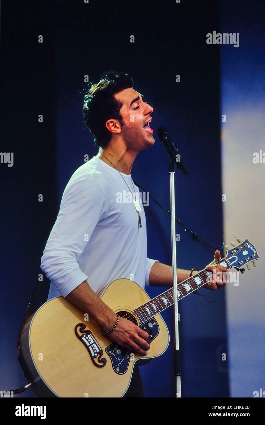 Der ehemalige Pop-Idol-Star Darius Campbell Danesh tritt live auf einer Blue Peter Roadshow in Skegness auf. Lincolnshire, England, Großbritannien. 29.. Juli 2012 Stockfoto