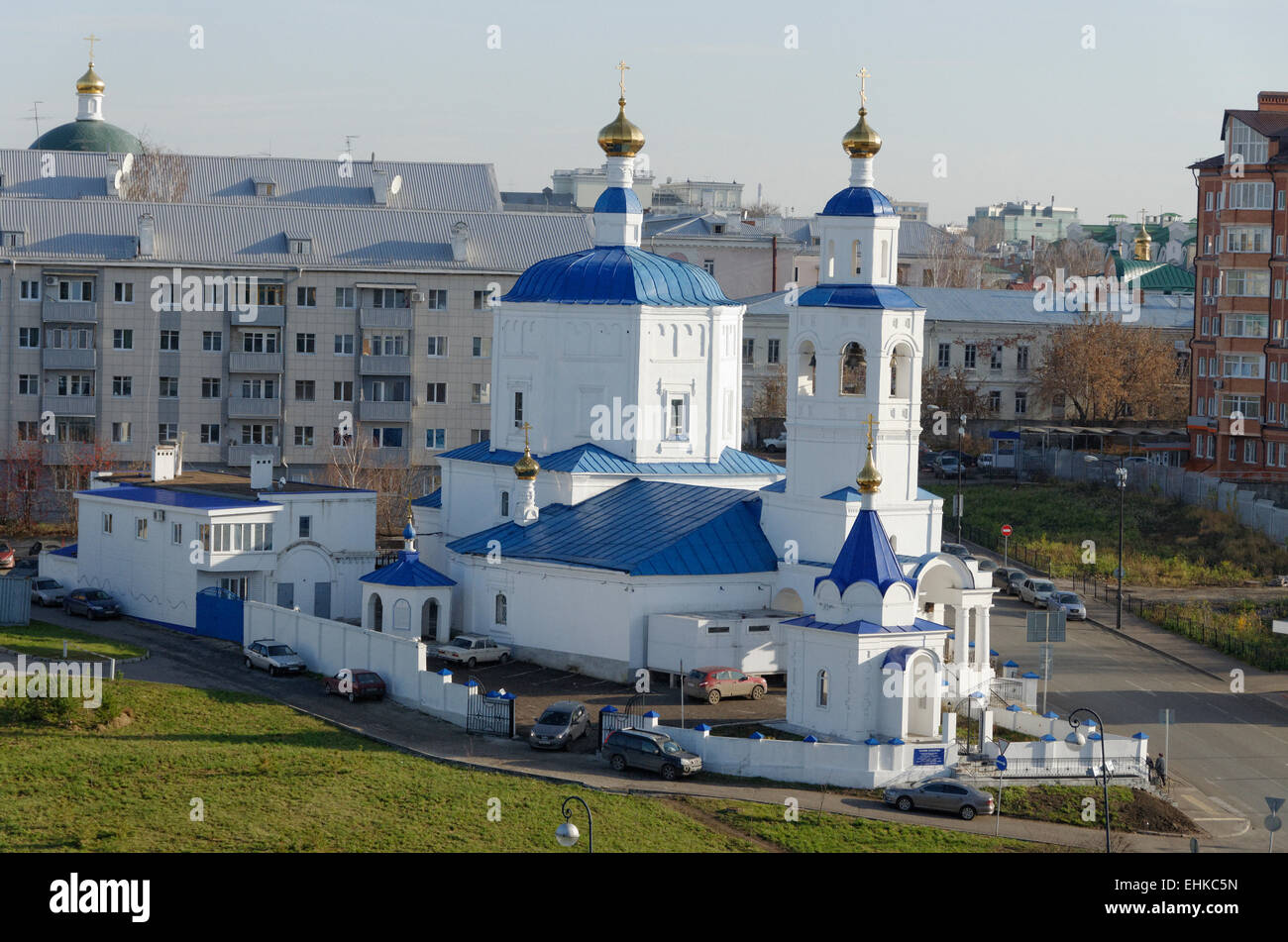 Traditionellen blauen und weißen Zwiebeln gewölbte Kirche in Kasan, Tatarstan, Russland Stockfoto