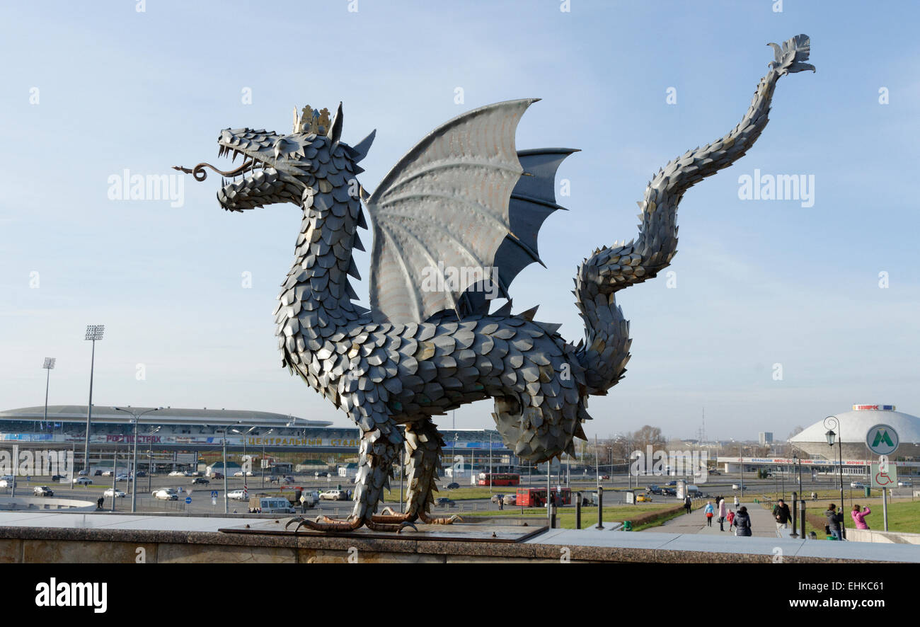 Statue des Drachen Zilant und Ruben Kazan FC in Kasan, Tatarstan, Russland Stockfoto