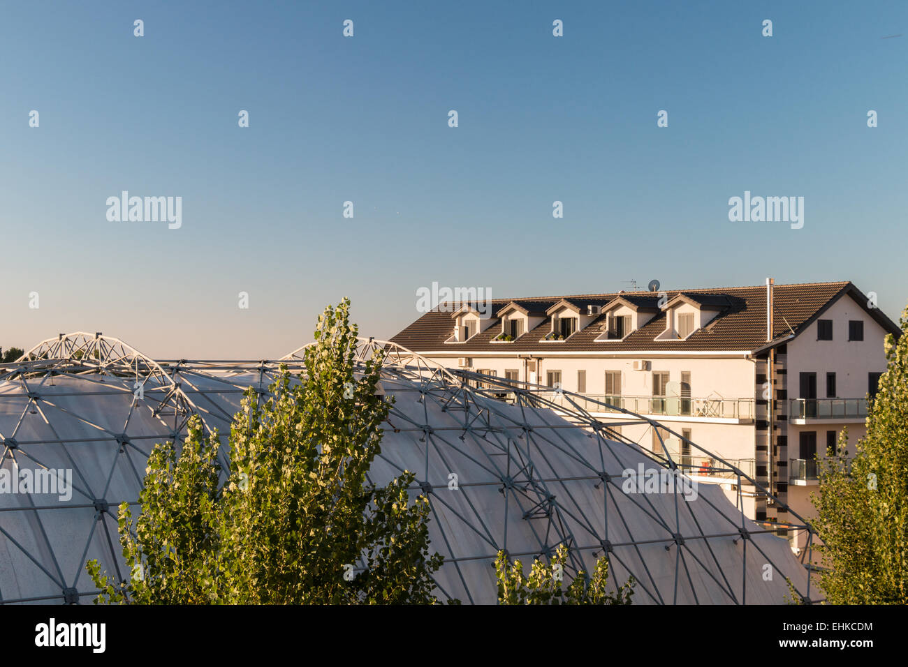 Wohngebäude mit nächste Sport-Bereich Stockfoto