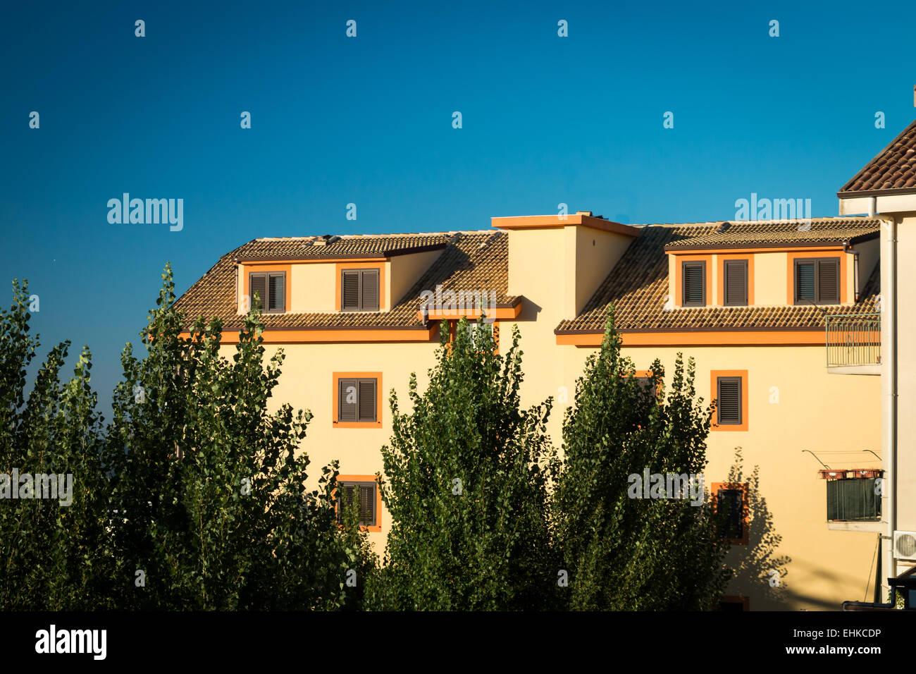 Wohngebäude mit nächste Sport-Bereich Stockfoto