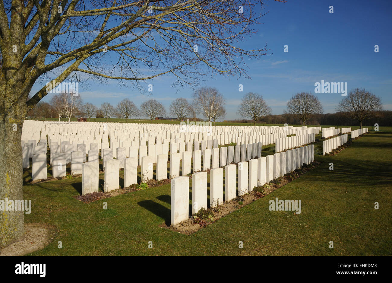 Grabsteine, die Kennzeichnung der Gräber der Krieger, die während des großen Krieges WW1 gefallen. Hooge Crater, Belgien. Stockfoto