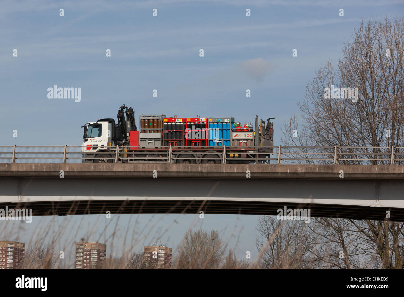 Ein BOC-LKW durch den Midlands in England reisen. Beladen mit Industriegasen. Stockfoto