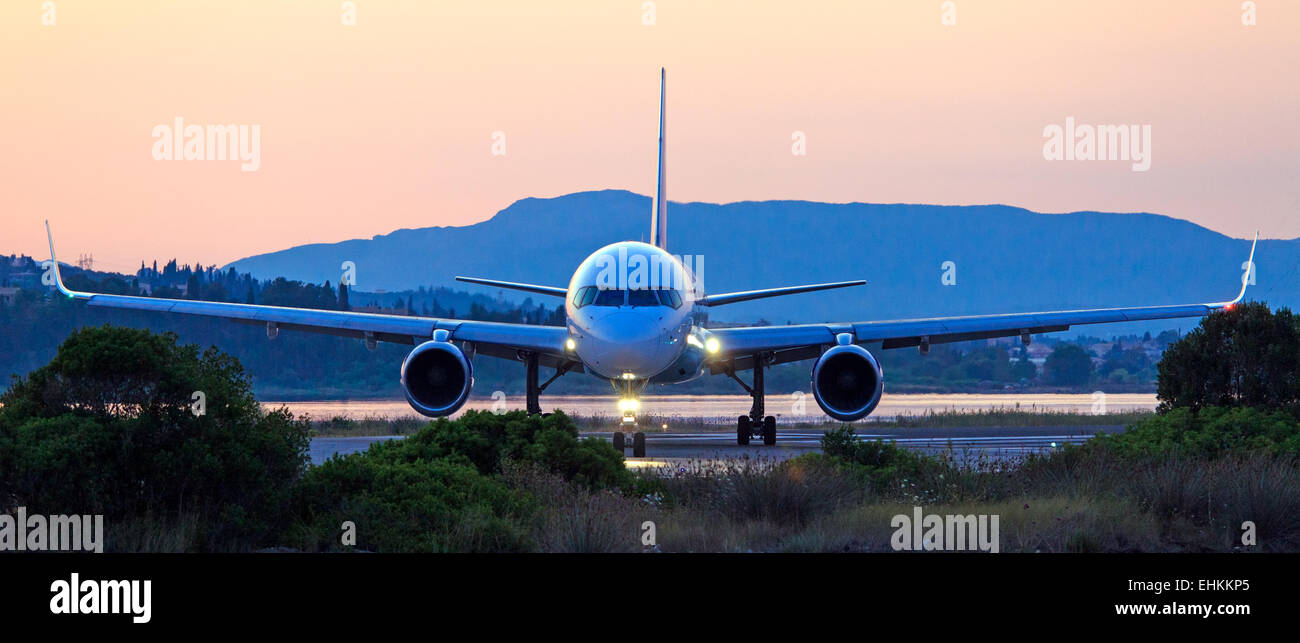 Flugzeug vor dem Start, Abendstimmung, Corfu Stockfoto