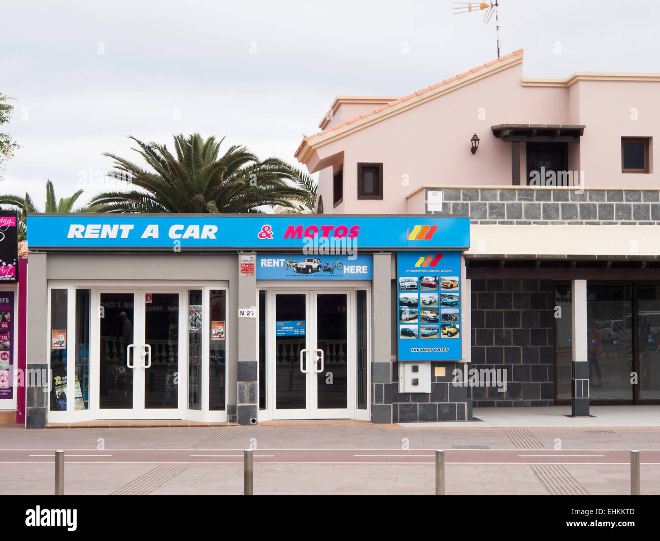 Mieten Sie ein Auto oder ein Moped, einer der vielen Autovermietungen in Corralejo Fuerteventura, Kanarische Inseln-Spanien Stockfoto