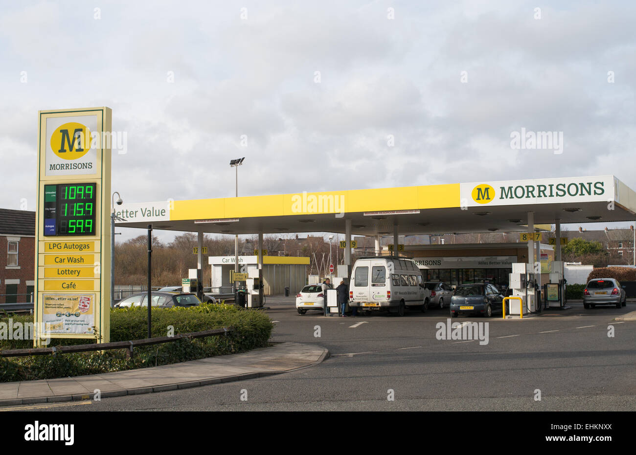Morrisons Tankstelle Vorplatz im Byker, North East England, Großbritannien Stockfoto