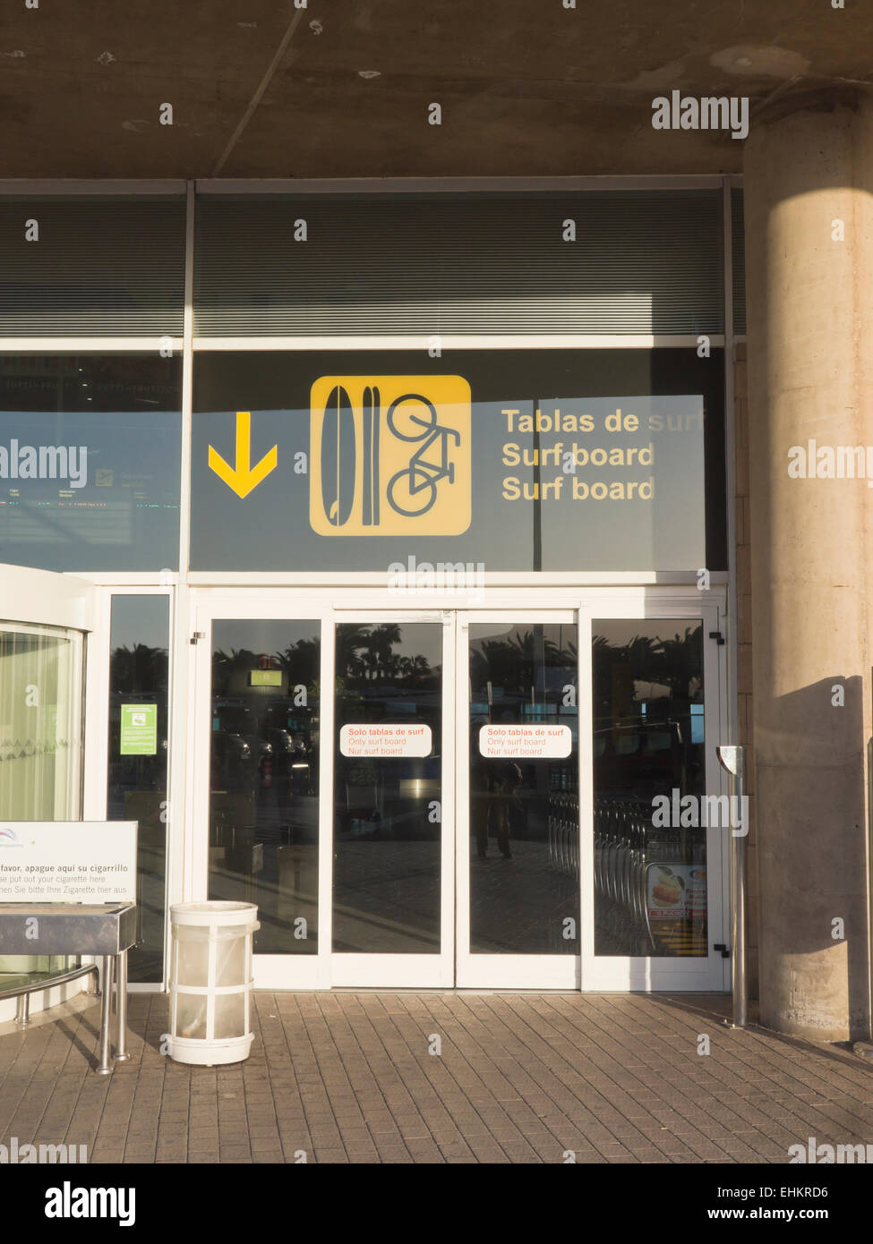 Der Flughafen von Fuerteventura, Kanarische Inseln-Spanien, benannten Eingang für Surfbrett Stockfoto