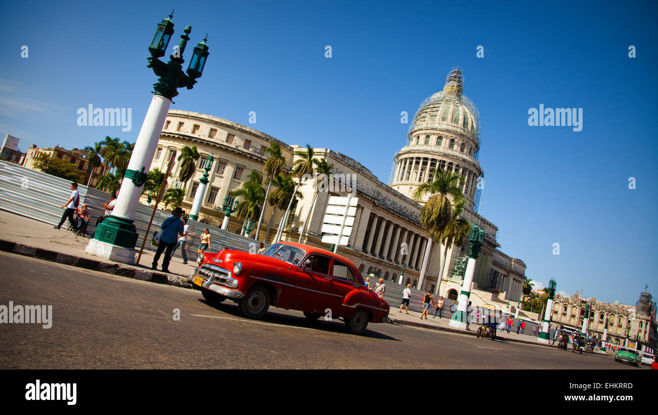 Oldtimer vor dem Capitol Gebäude, Havanna, Kuba Stockfoto