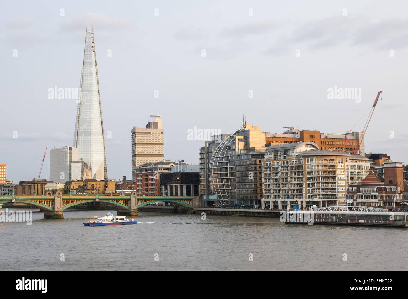 The Shard and River Thames, London England Vereinigtes Königreich Großbritannien Stockfoto