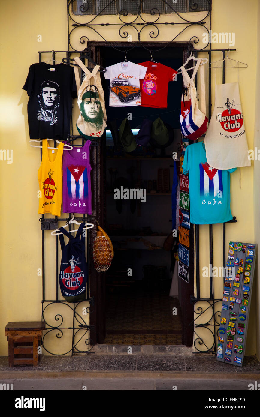 Souvenirs zum Verkauf an einem touristischen Ort in Kuba Stockfoto