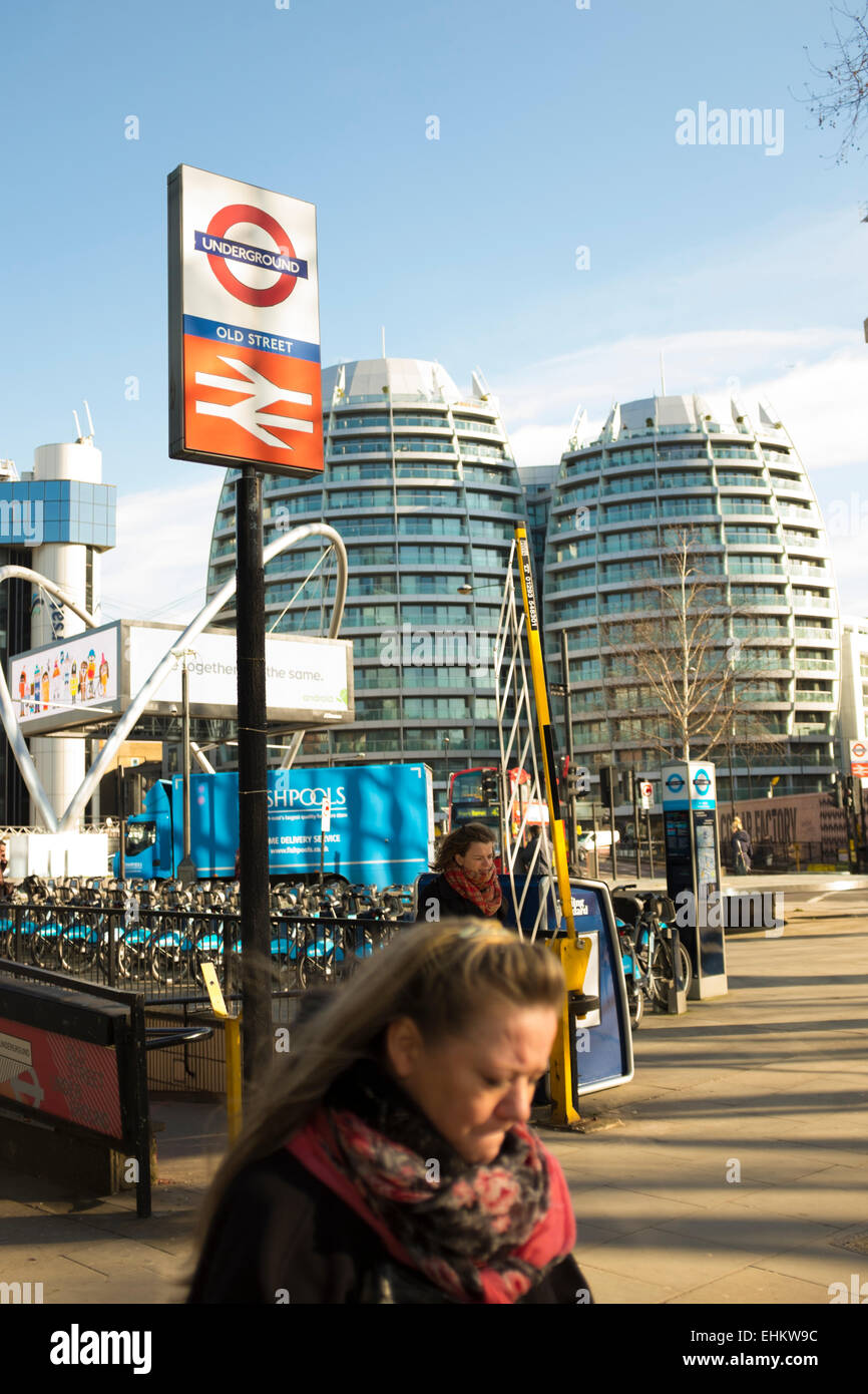 Old Street u-Bahnstation mit Kreisverkehr und Bezier-Entwicklung Stockfoto
