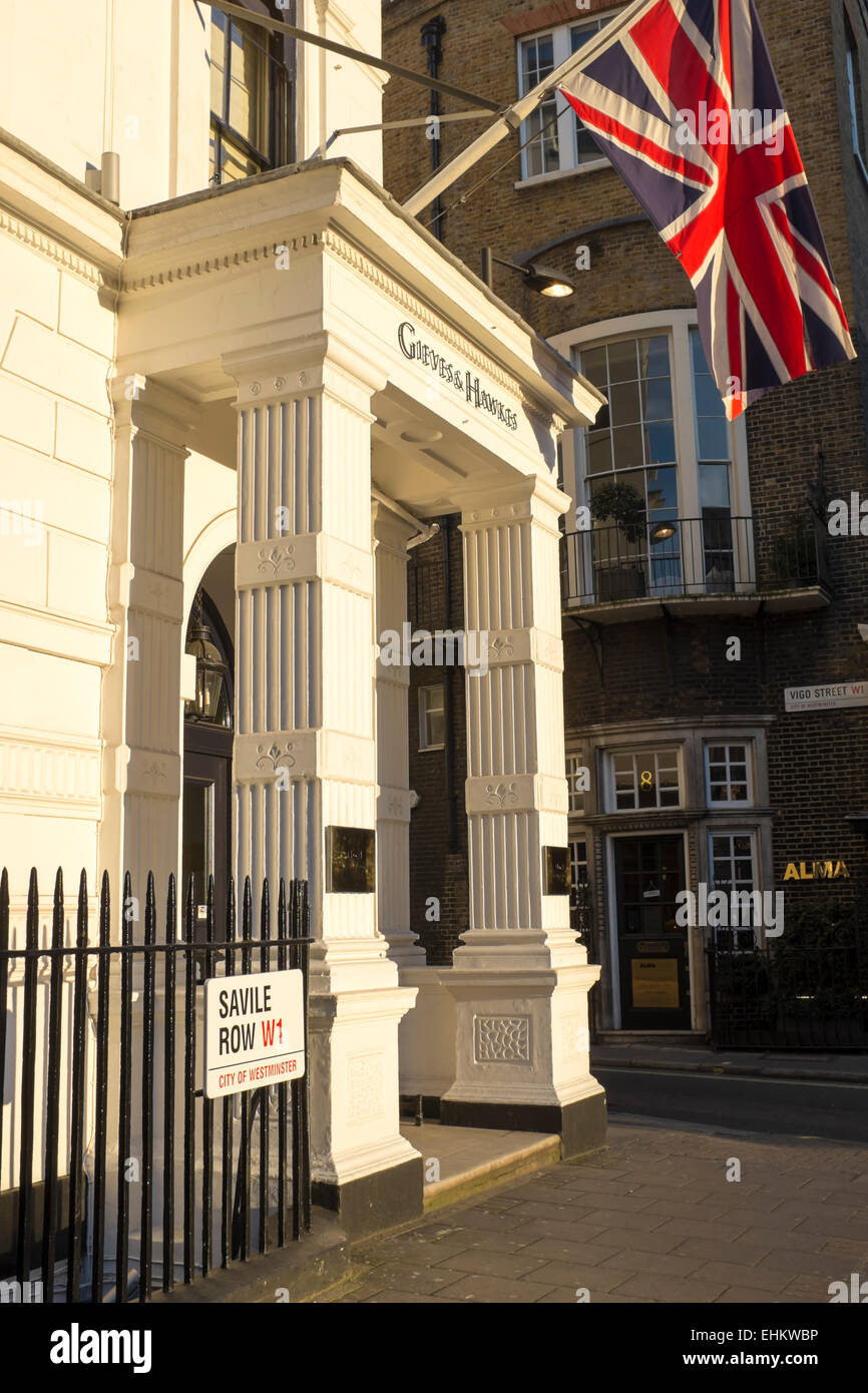 Gieves und Hawkes Saville Row Sitz, London, mit Anschluß-Markierungsfahne Stockfoto
