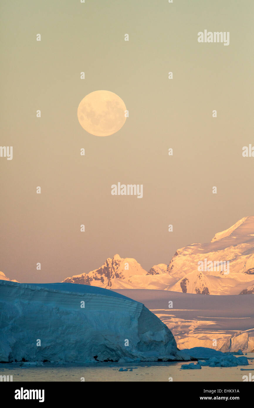 Mondaufgang, Lemaire-Kanal, Antarktis Stockfoto