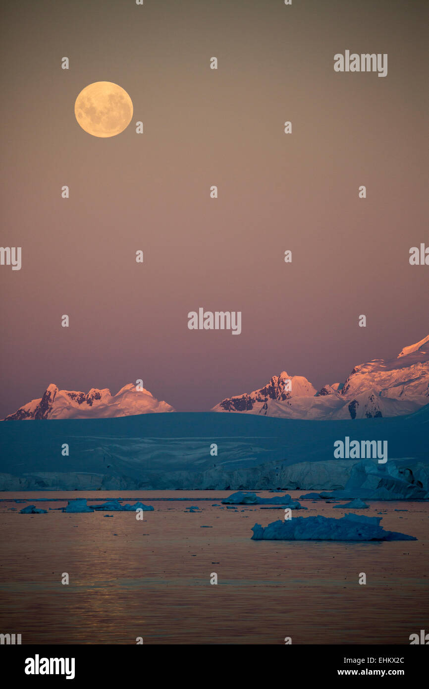 Mondaufgang, Lemaire-Kanal, Antarktis Stockfoto