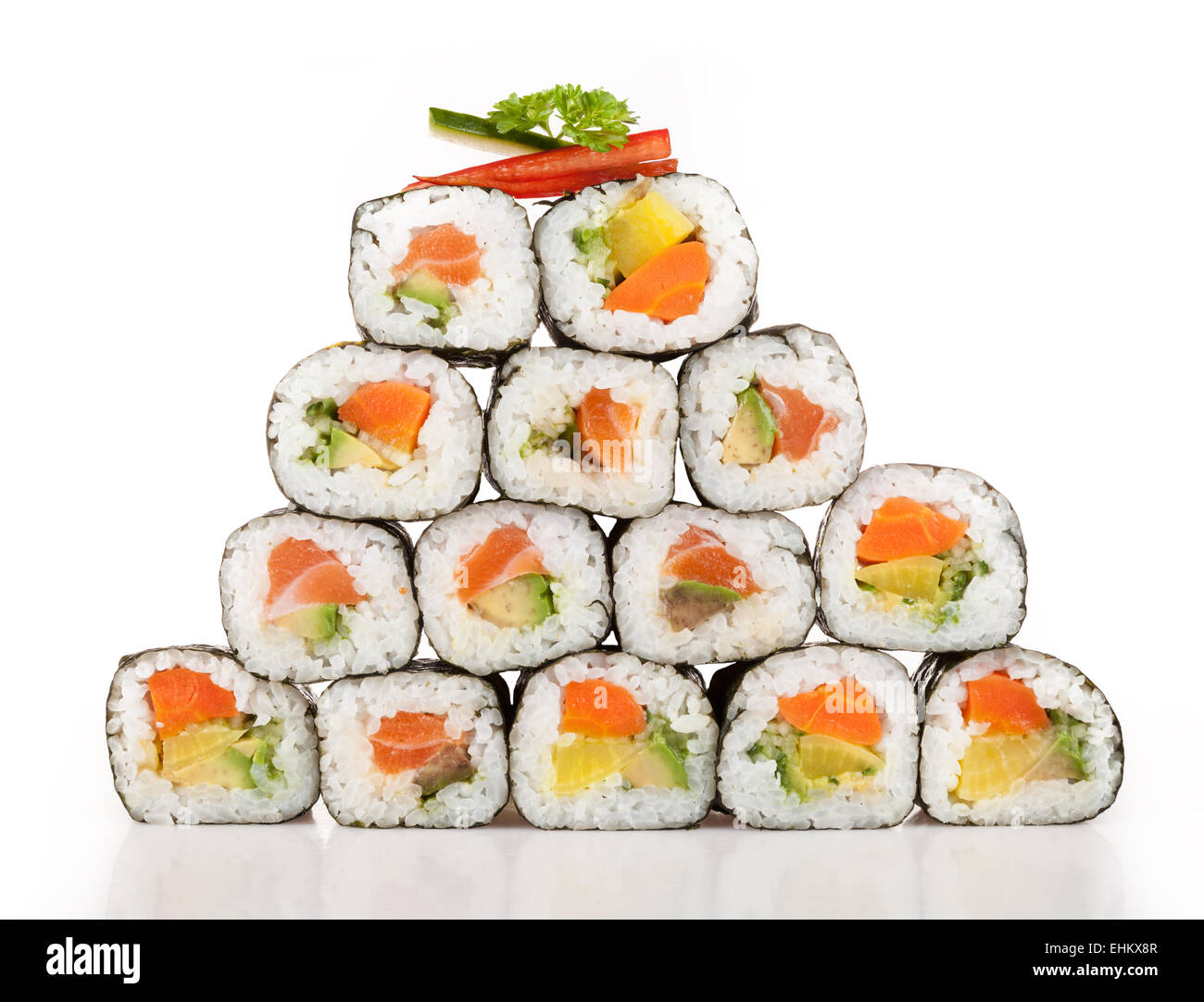 Verschiedene Arten von Sushi Essen serviert auf weißem Hintergrund Stockfoto