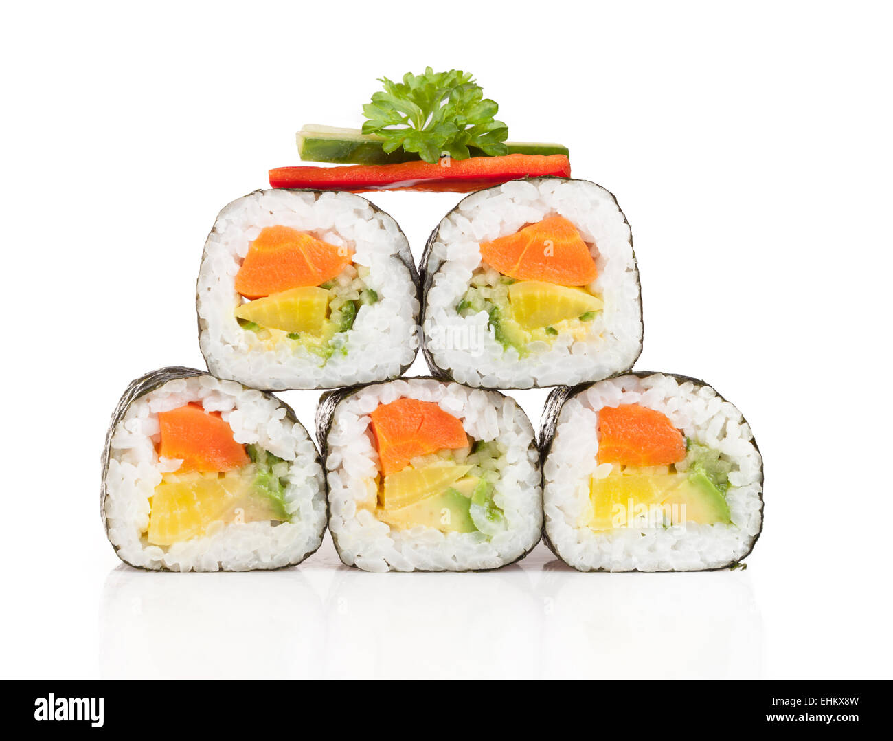 Verschiedene Arten von Sushi Essen serviert auf weißem Hintergrund Stockfoto