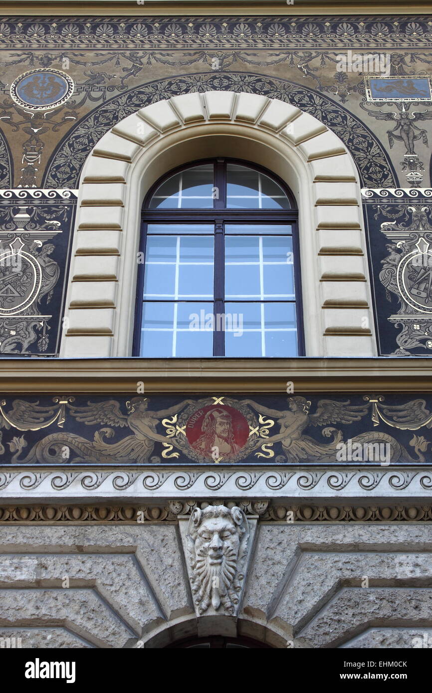 Renaissance-Fenster in der Andrassy Avenue von Budapest, Ungarn Stockfoto