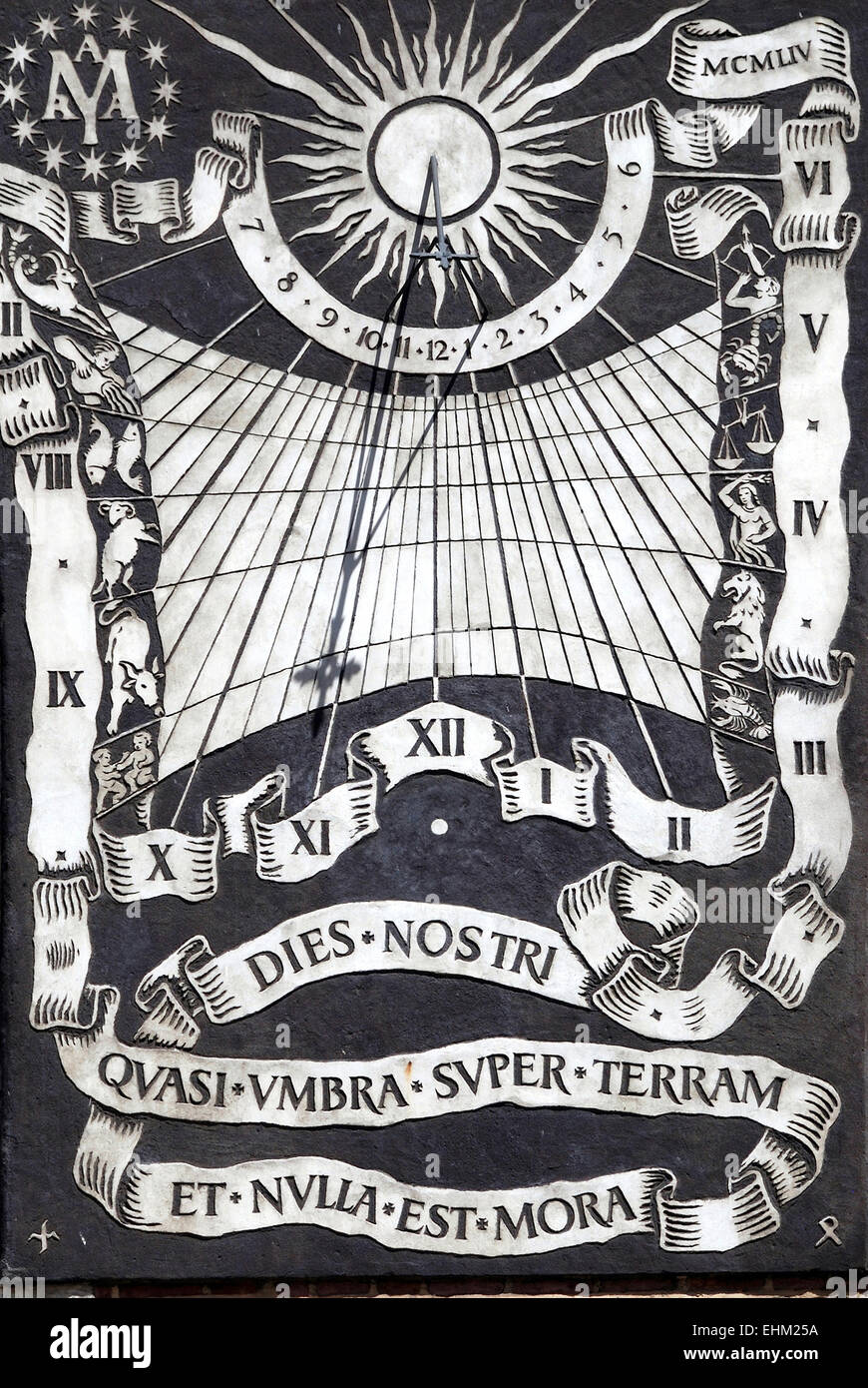 Astronomische Uhr an der St. Marienkirche von Krakau in Polen. Stockfoto