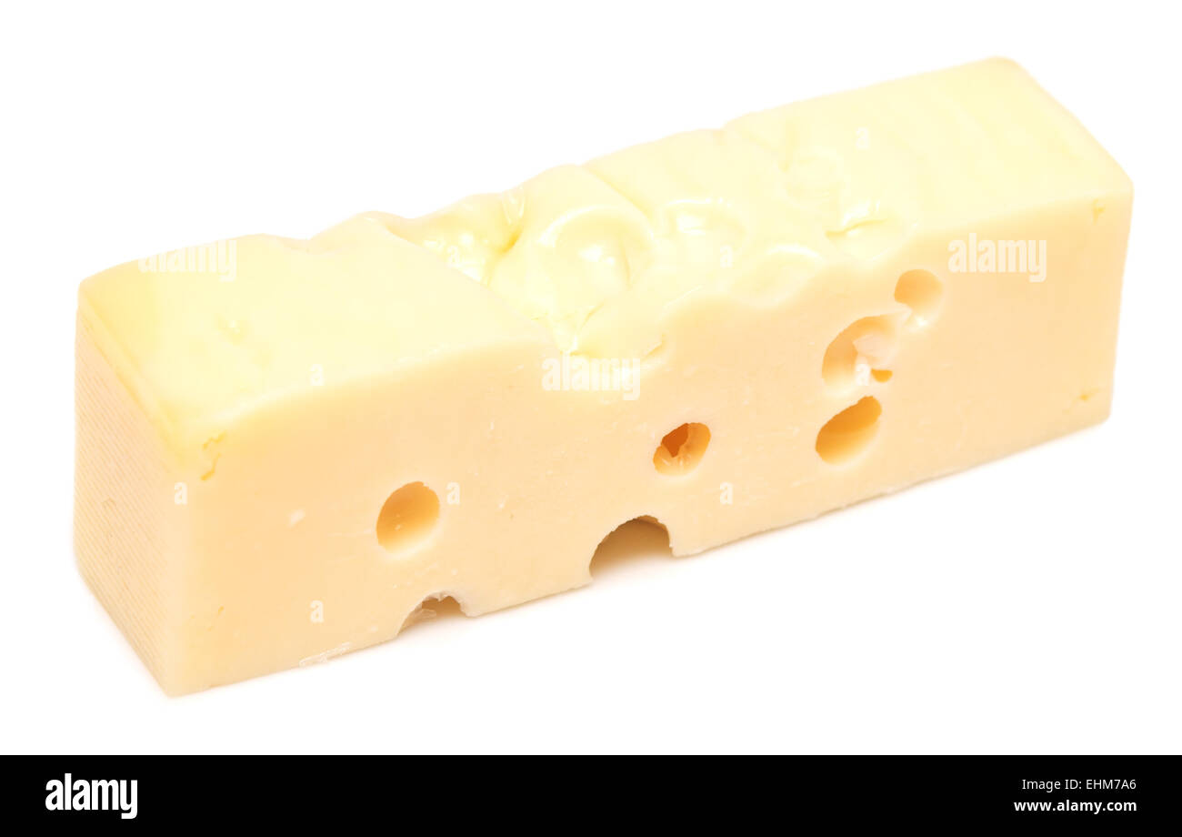 frische Käsewürfel auf weißem Hintergrund Stockfoto