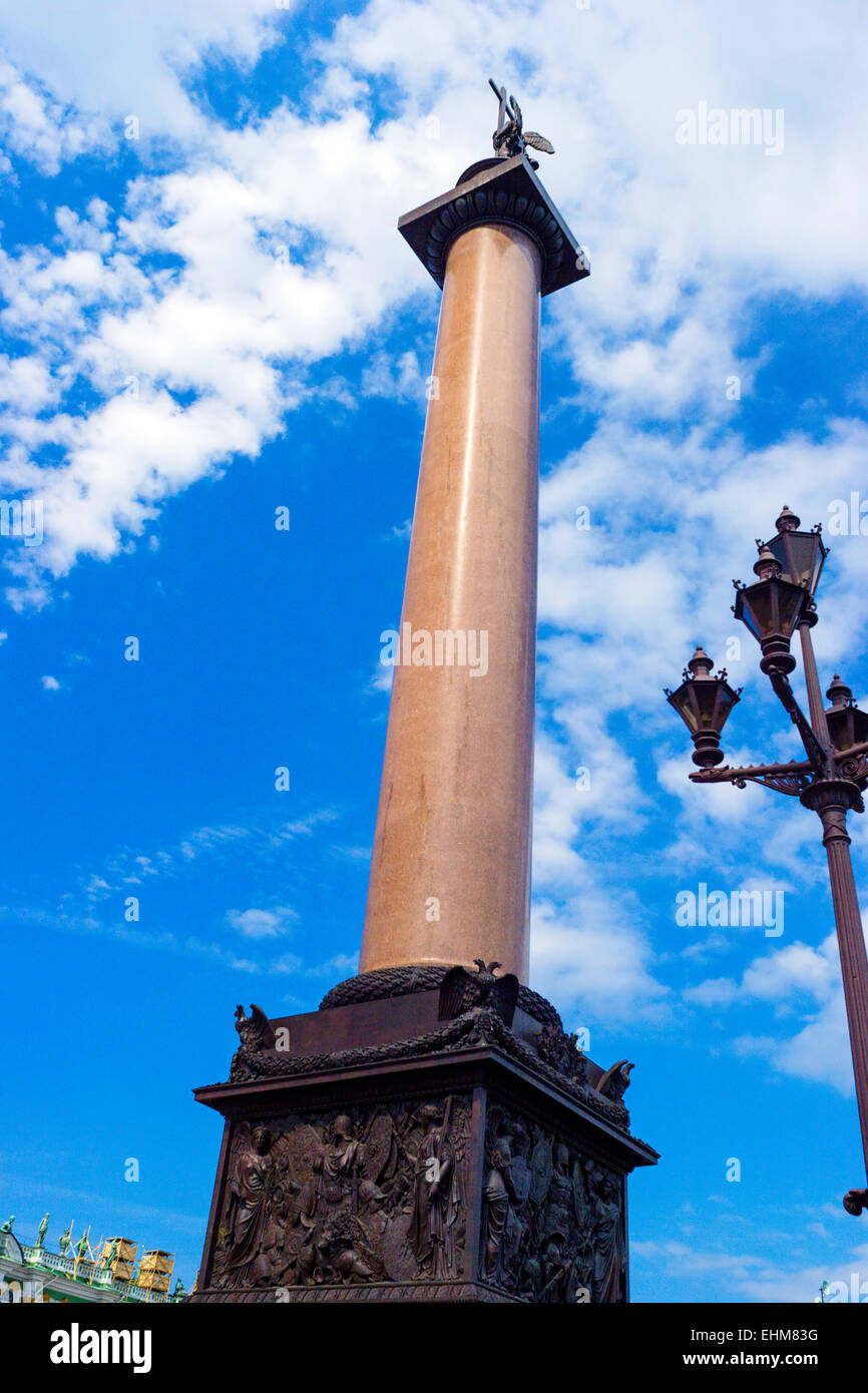 Alexander-Säule (1830-1834 von Auguste de Montferrand) auf dem Schlossplatz, St. Petersburg Stockfoto