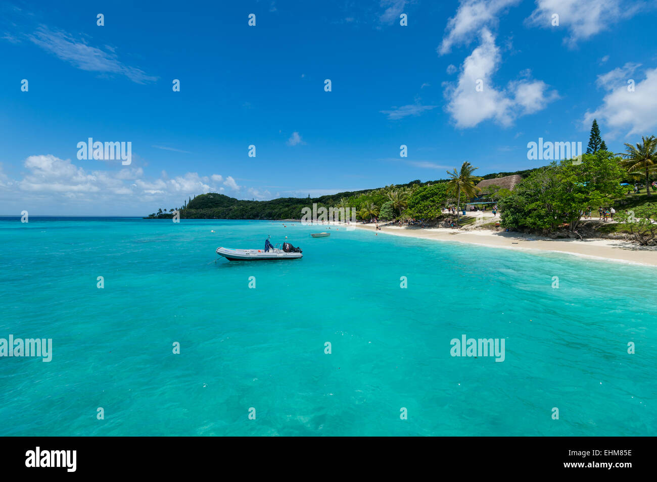 Schönen kristallklarem Wasser von den tropischen Südpazifische Insel Lifou. Stockfoto