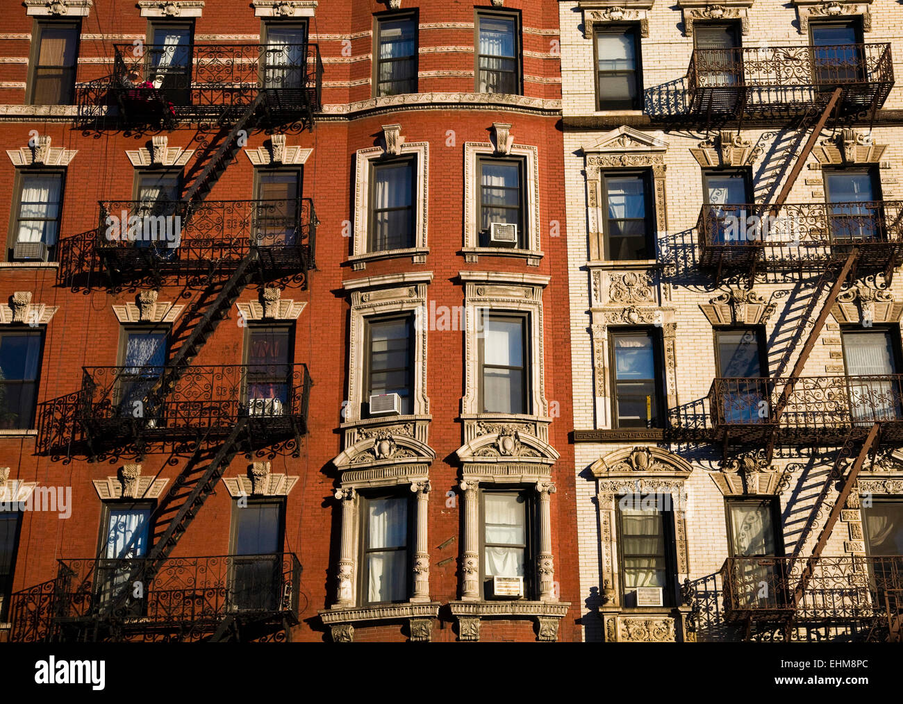 New York City Brownstone Mietskasernen, New York, Vereinigte Staaten von Amerika Stockfoto