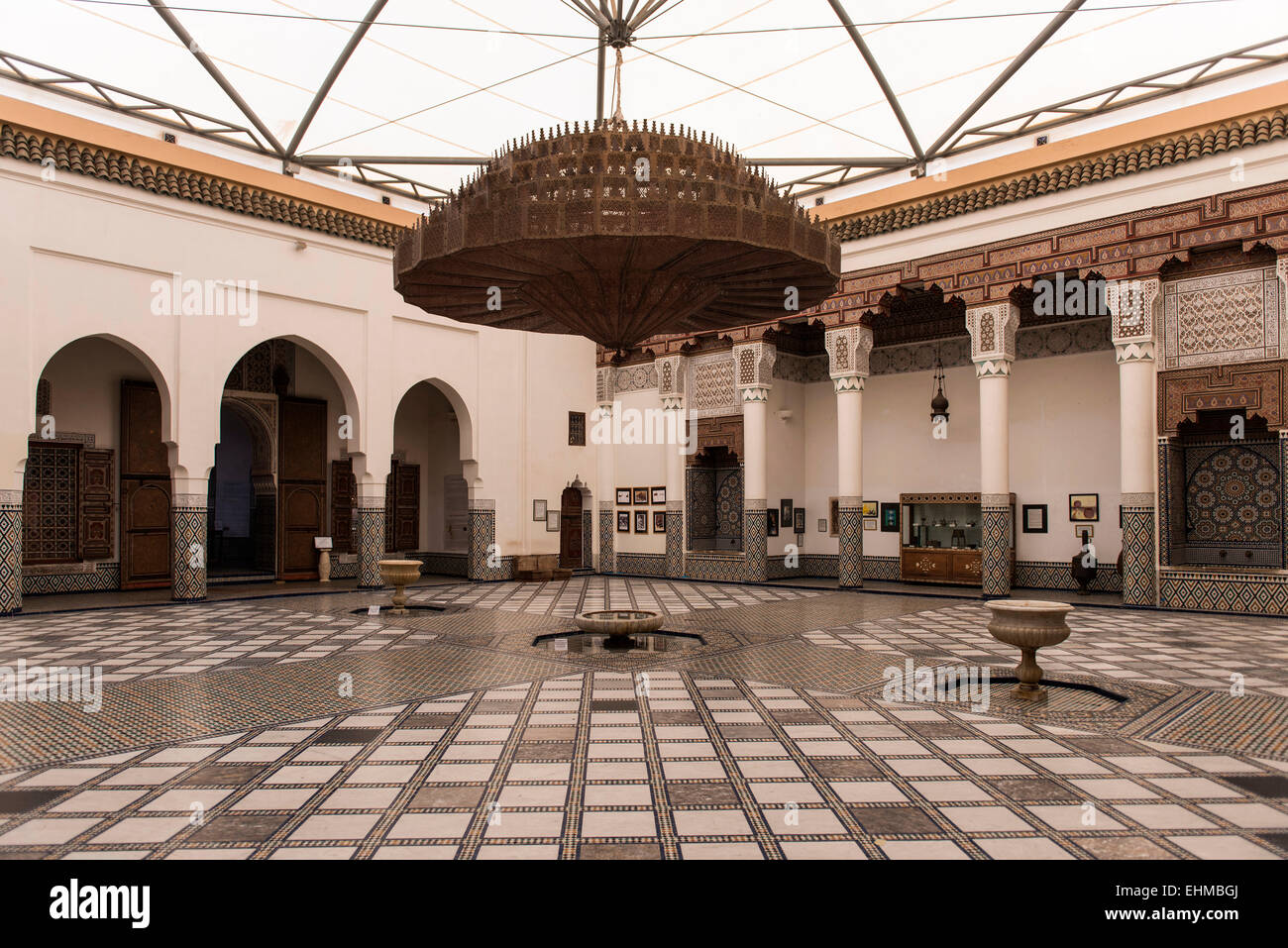 Musée de Marrakech, Marrakesch-Museum befindet sich in der Dar Menebhi Palast, Hof, Marrakesch, Marokko Stockfoto