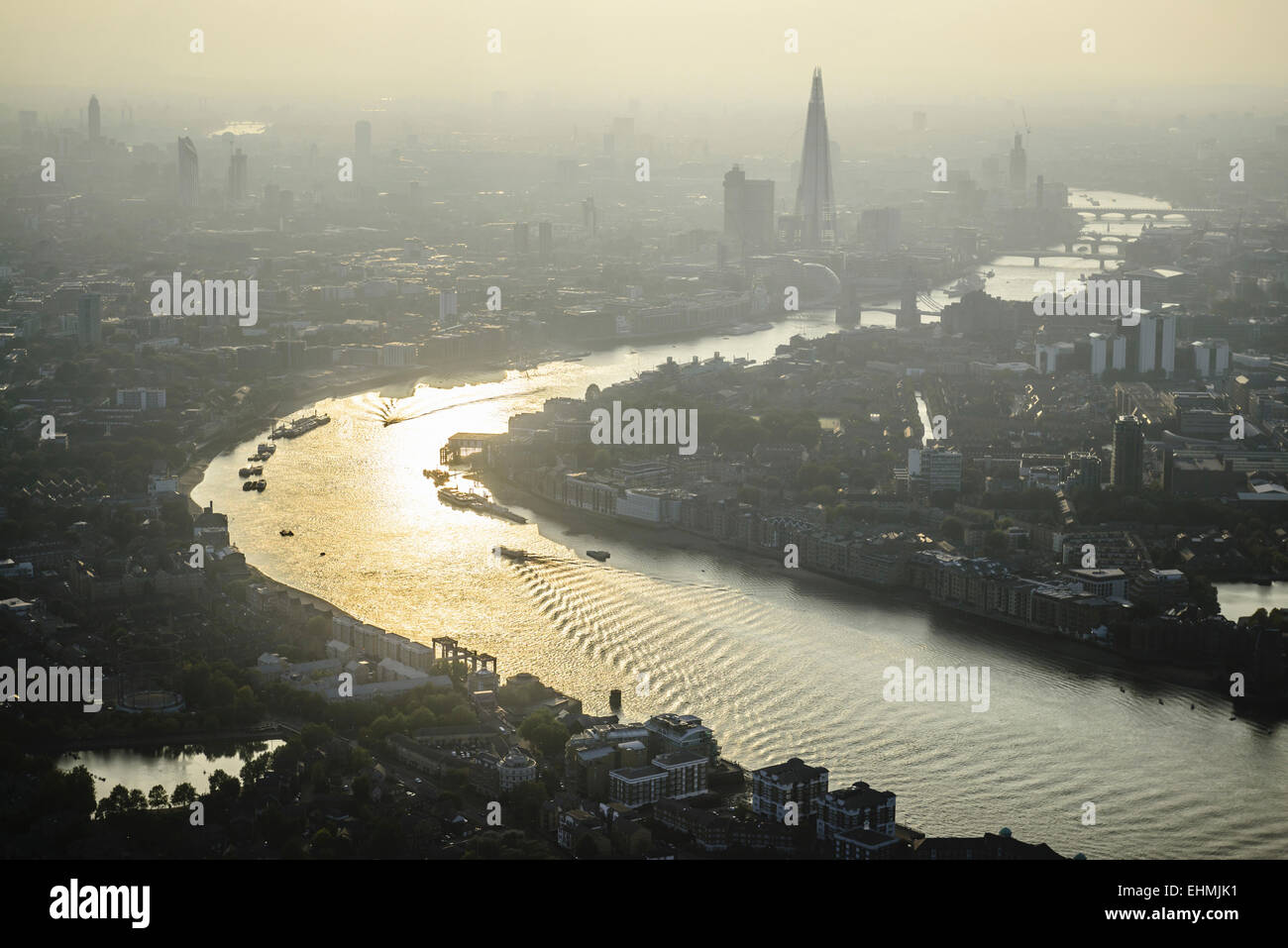 Luftaufnahme des Londoner Stadtbild und Fluss, England Stockfoto