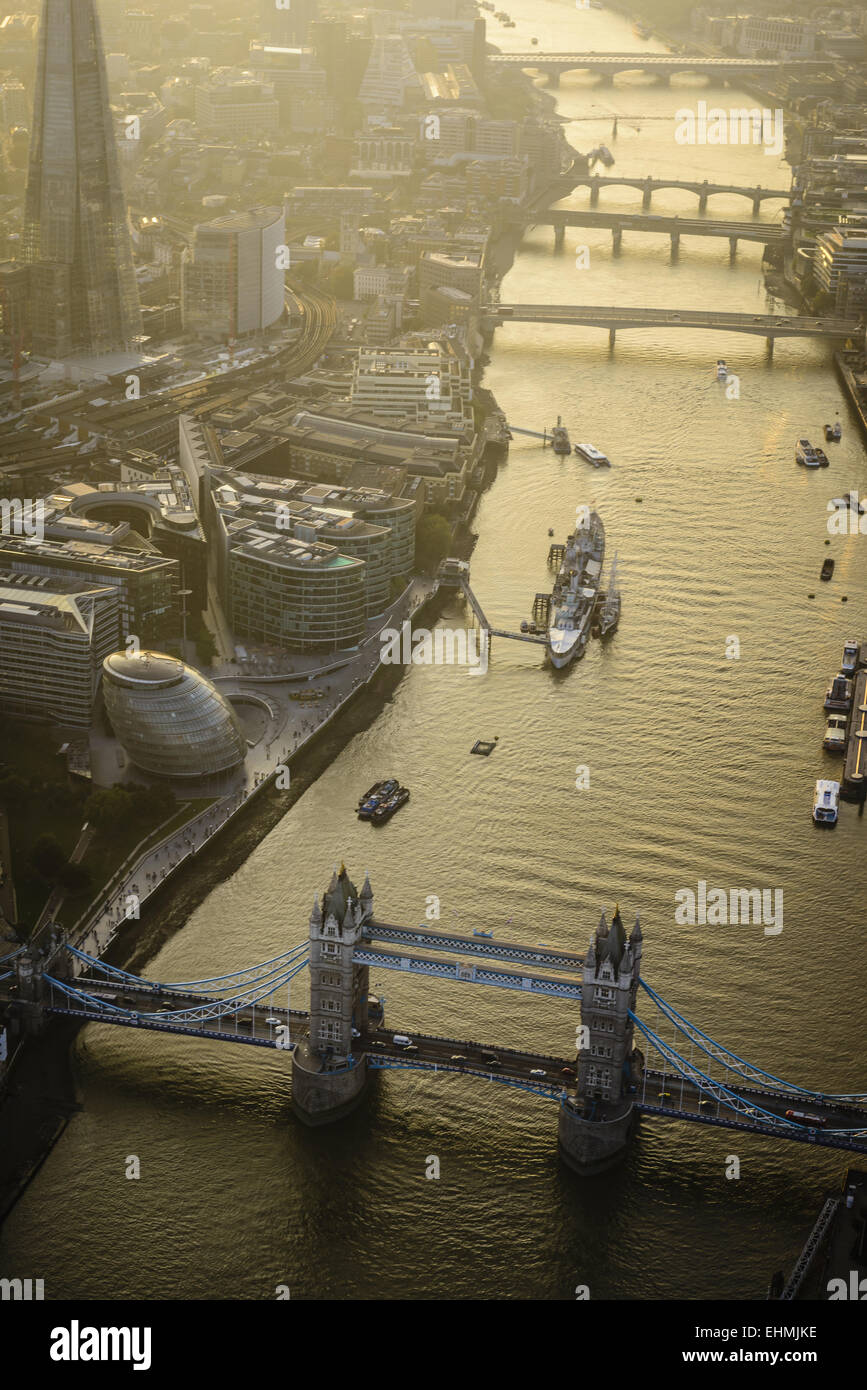 Luftaufnahme des Londoner Stadtbild und Fluss, England Stockfoto