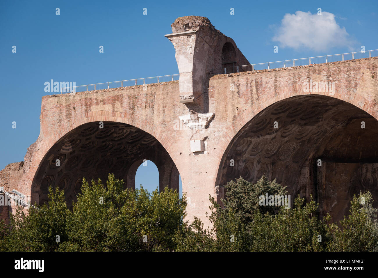 Die Basilika von Constantine und Maxentius im Forum Romanum, Rom, Latium, Italien. Stockfoto