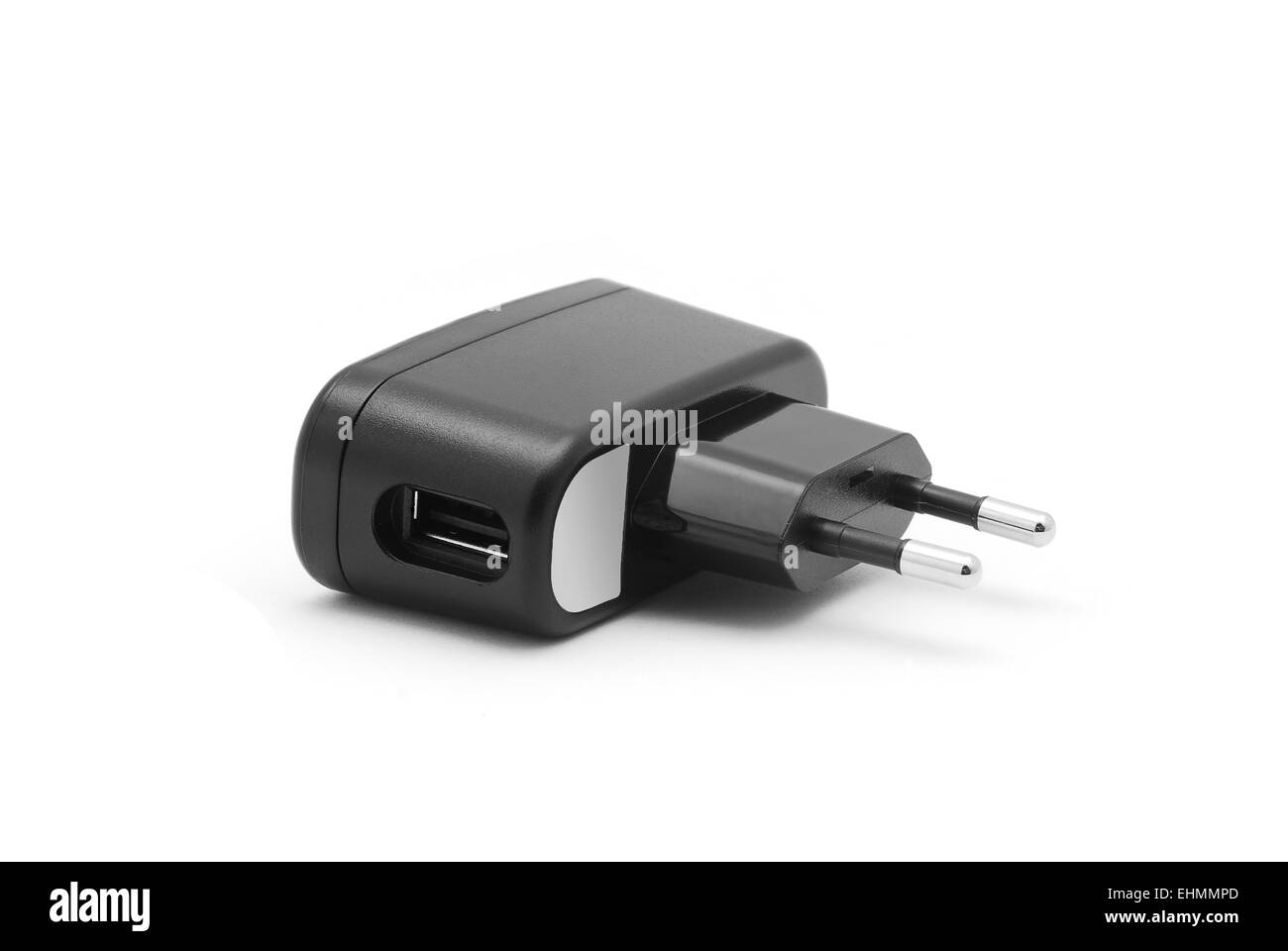 USB-Netzadapter auf weiß Stockfoto