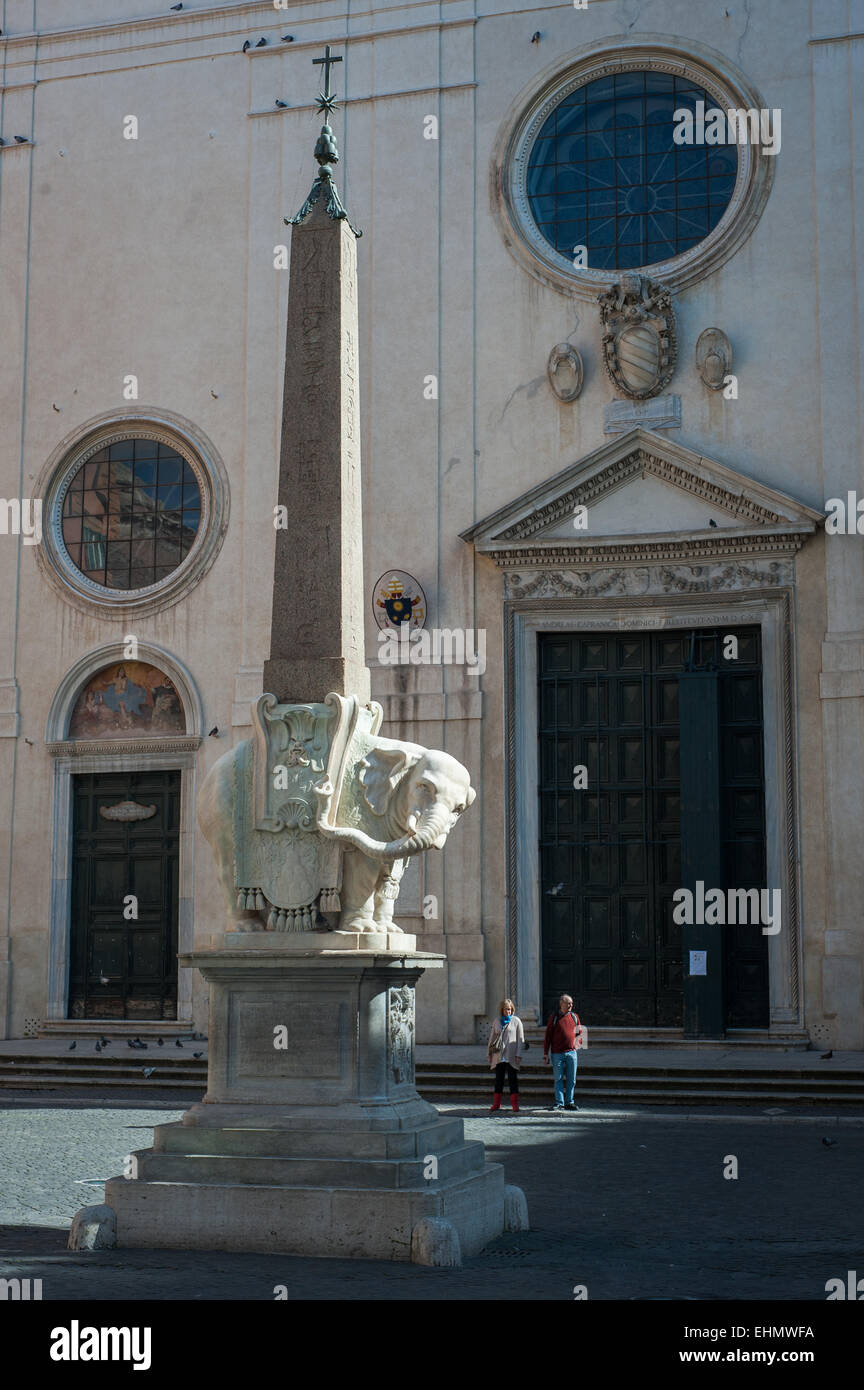 Obelisk von Santa Maria Sopra Minerva, Piazza della Minerva, Rom, Latium, Italien. Stockfoto