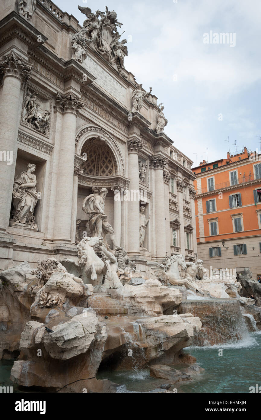 Der Trevi-Brunnen, Piazza di Trevi, Rom, Latium, Italien. Stockfoto