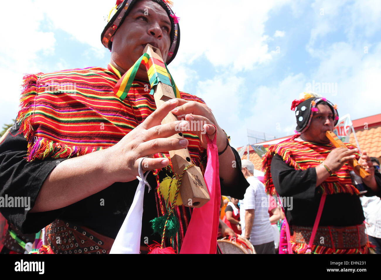 Miami, Florida, USA. 15. März 2015. Kulturellen Künstler aus Bolivien zeigen traditionelle Tänze auf der Calle Ocho Street Festival in Miami, Florida am Sonntag, 15. März 2015. Bildnachweis: SEAN DRAKES/Alamy Live-Nachrichten Stockfoto