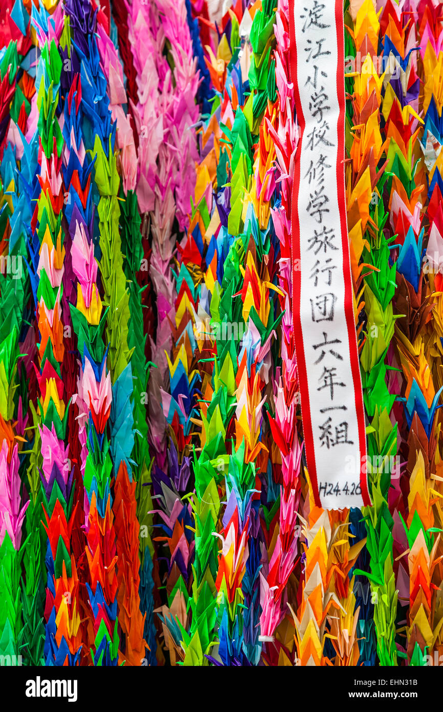 Papier, Krane, ein internationales Symbol für Frieden, das Denkmal von Sadako Friedenspark in Hiroshima, Japan. Stockfoto