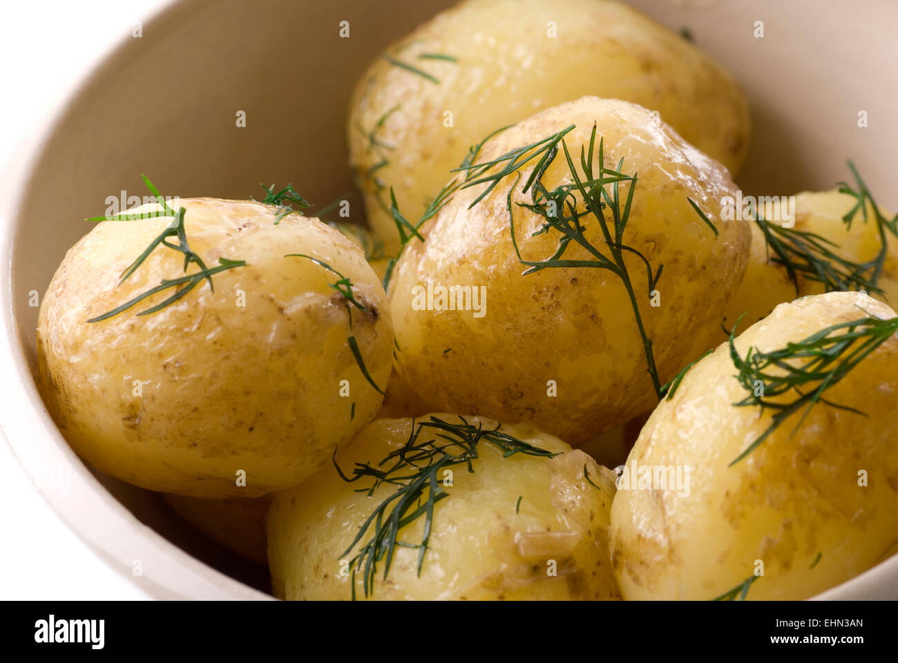 Neue Kartoffel mit gerührten Butter und Dill. Stockfoto