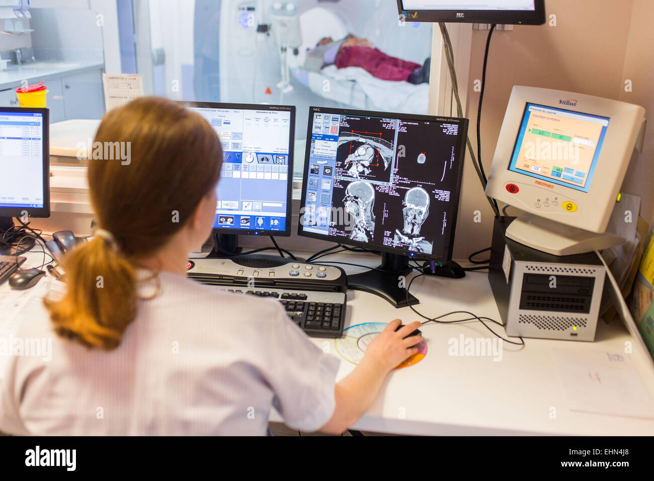 Gehirn-CT Scan, Krankenhaus Bordeaux, Frankreich. Stockfoto