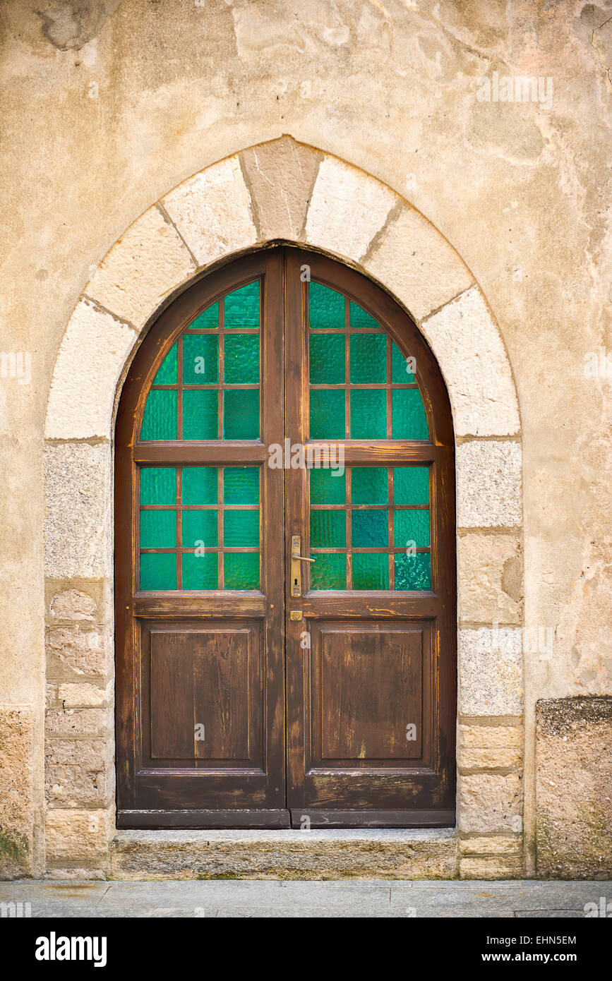 Antike Haustür mit grünem Glas Stockfoto