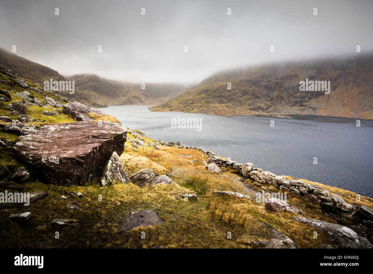 Lough Coomasaharn in der Nähe des Ring of Kerry im Westen Irlands Stockfoto