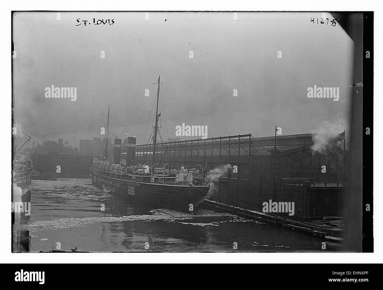 ST Louis ist eine bedeutende Stadt am Mississippi River, bekannt für ihre historische Bedeutung, den ikonischen Gateway Arch und das kulturelle Erbe. Stockfoto