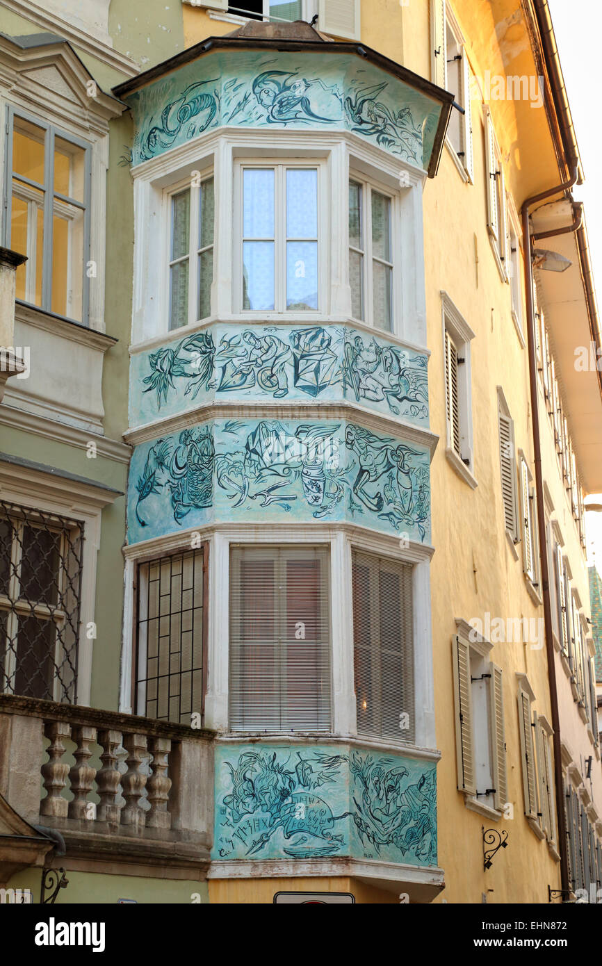 Fassade-Malerei in Bozen / Bolzano venezianischen Künstlers Vincenzo Eulisse (Eugenio Da Venezia) Stockfoto